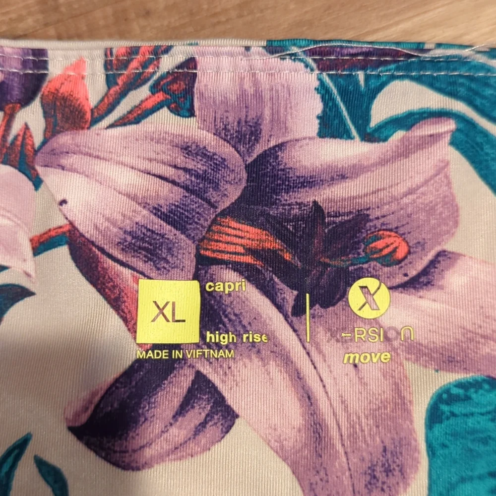 Xl Capri yoga pants - Picture 2 of 3